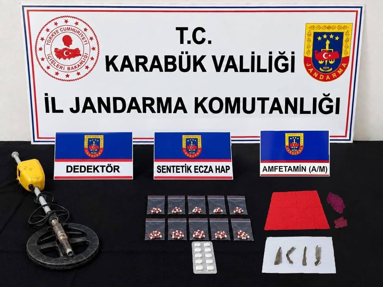 KARABÜK'TE JANDARMA EKİPLERİNCE DÜZENLENEN 5 AYRI FAALİYETTE 100 ADET SENTETİK ECZA HAPI VE 7 ADET...