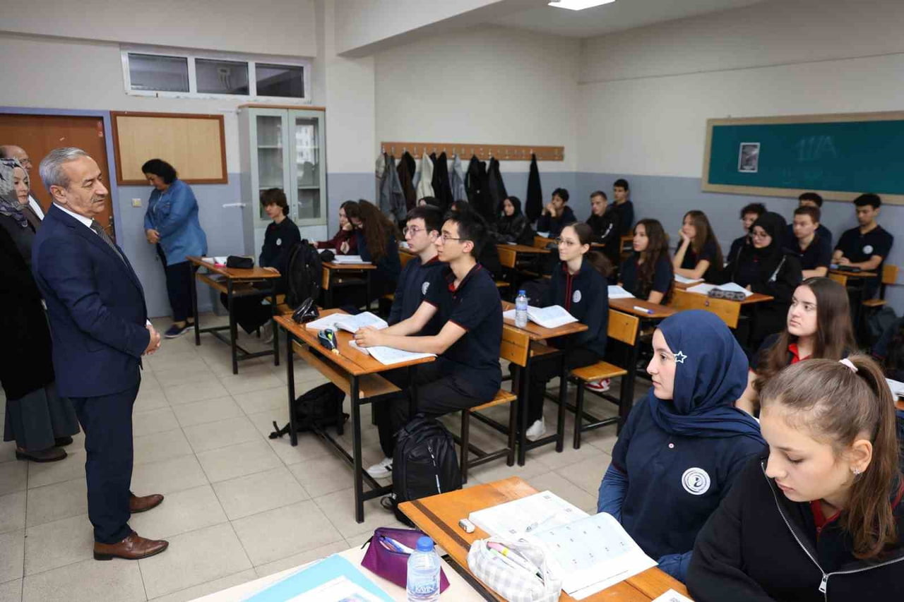 KARABÜK İL MİLLİ EĞİTİM MÜDÜRÜ NEVZAT AKBAŞ, EĞİTİM-ÖĞRETİM FAALİYETLERİNİ YERİNDE İNCELEMEK...