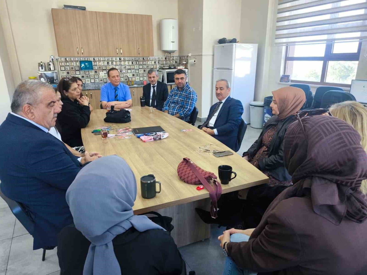 KARABÜK İL MİLLİ EĞİTİM MÜDÜRÜ NEVZAT AKBAŞ, ÖĞRETMENLERLE DOĞRUDAN İLETİŞİMİ GÜÇLENDİRMEK...