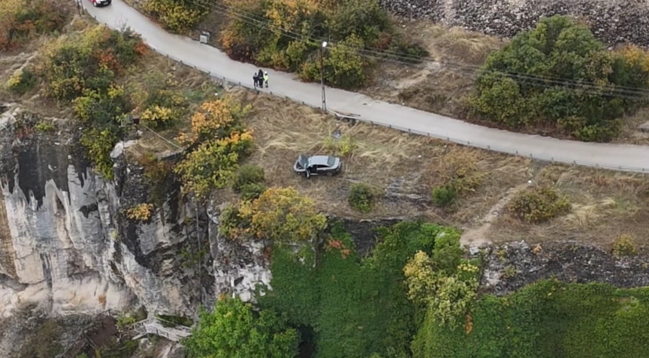 KARABÜK’ÜN SAFRANBOLU İLÇESİNDE, İNCEKAYA KANYONU KENARINDA KAZA YAPMIŞ HALDE BULUNAN OTOMOBİLİN...