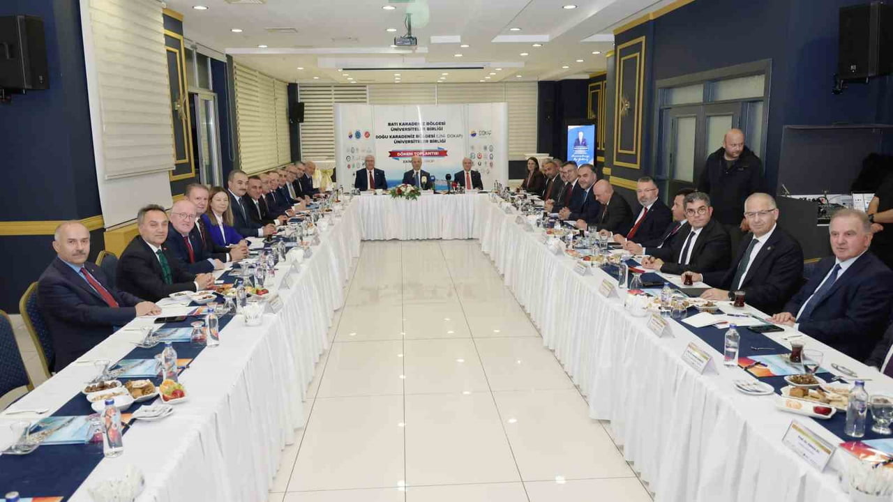 KARABÜK ÜNİVERSİTESİ (KBÜ) REKTÖRÜ PROF. DR. FATİH KIRIŞIK, YÜKSEKÖĞRETİM KURULU (YÖK) BAŞKANI...