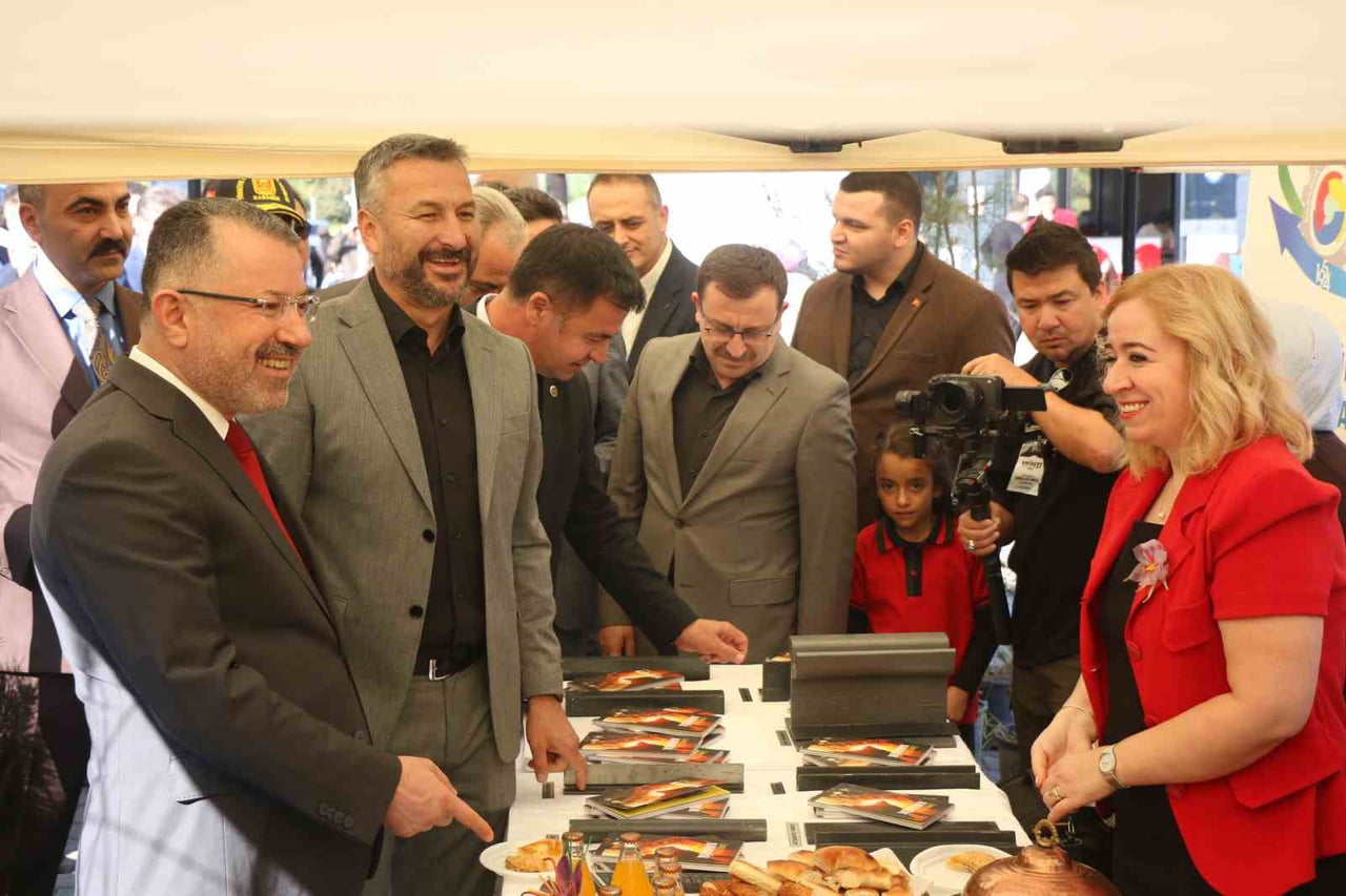 KARABÜK ÜNİVERSİTESİ (KBÜ) TARAFINDAN DÜZENLENEN "KBÜFEST 81 İL KARABÜK ÜNİVERSİTESİNDE BULUŞUYOR"...