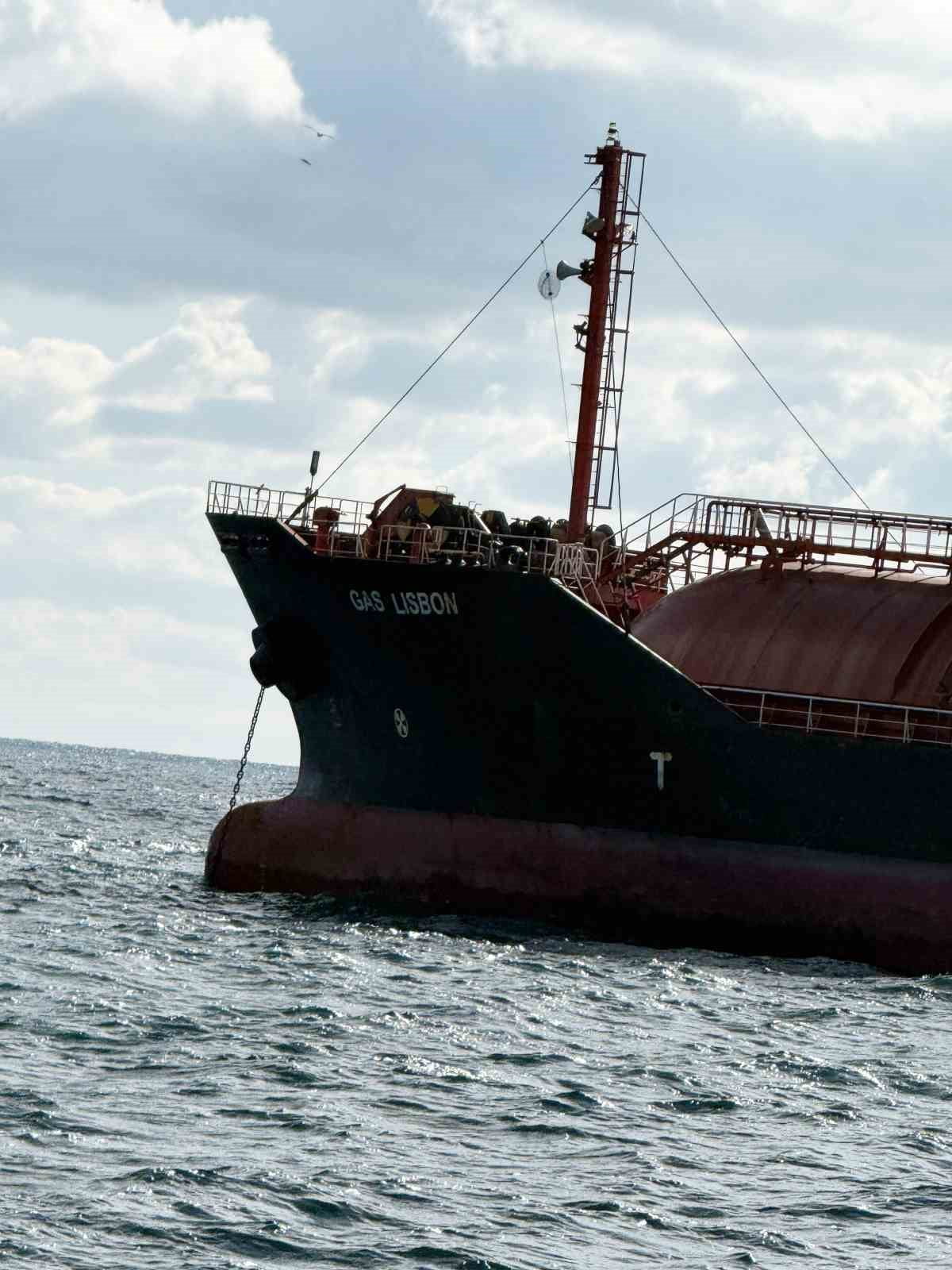 KARADENİZ'DE SALDIRIYA UĞRAYAN GAS LISBON İSTANBUL AÇIKLARINDA GÖRÜNTÜLENDİ