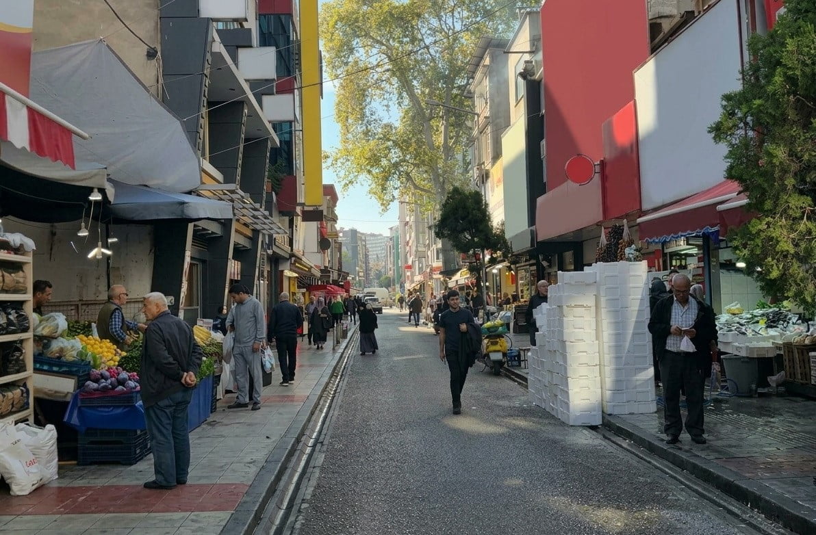 KARADENİZ DOĞAL HAYATI KORUMA DERNEĞİ, SAMSUN ŞEHİR MERKEZİNDE KALDIRIMLARIN YAYALARIN KULLANIMINA...