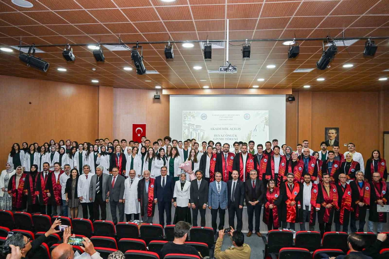 KARAMANOĞLU MEHMETBEY ÜNİVERSİTESİ (KMÜ) TIP FAKÜLTESİ TARAFINDAN DÜZENLENEN BEYAZ ÖNLÜK GİYME...