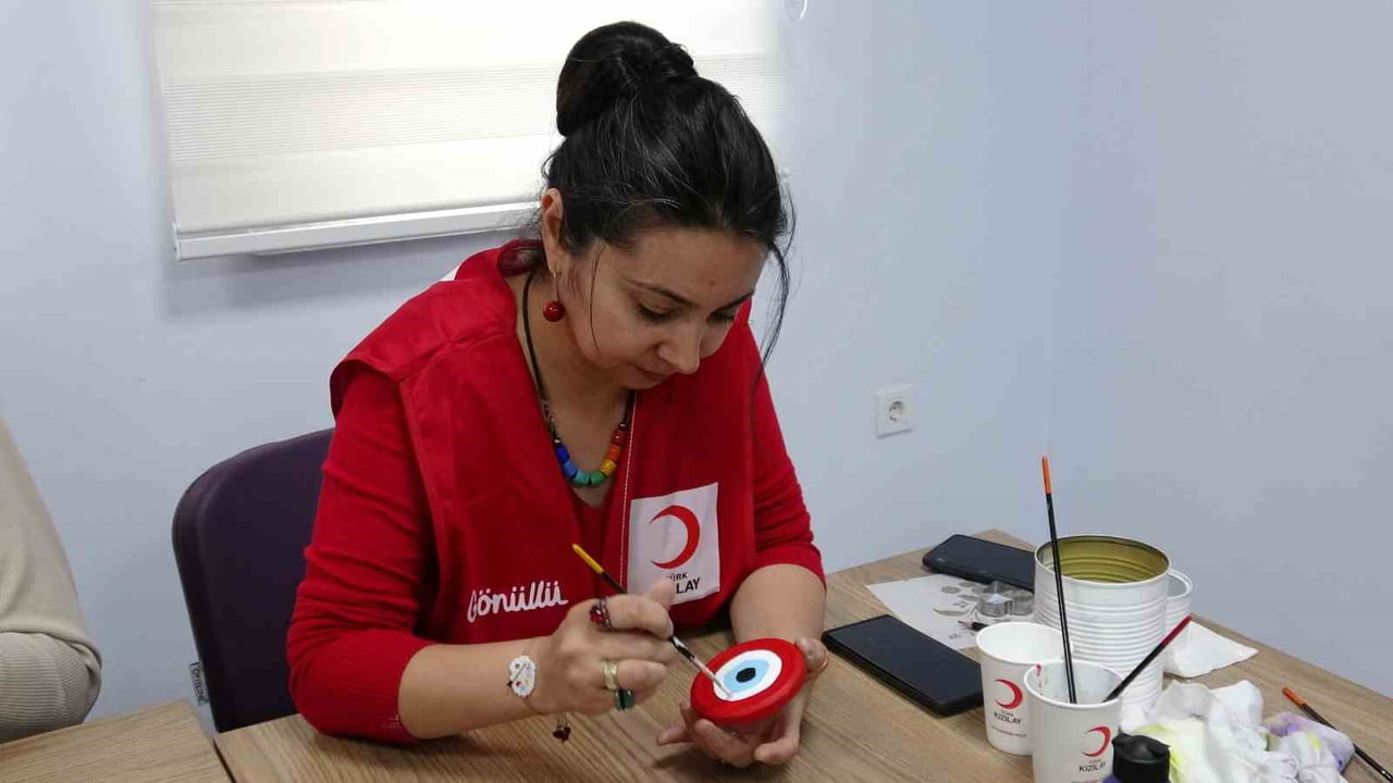 KARS'TA GÖNÜLLÜ KADINLARIN EL EMEĞİYLE HAZIRLADIĞI ÜRÜNLER, DÜZENLENECEK HAYIR ÇARŞILARINDA SATIŞA...
