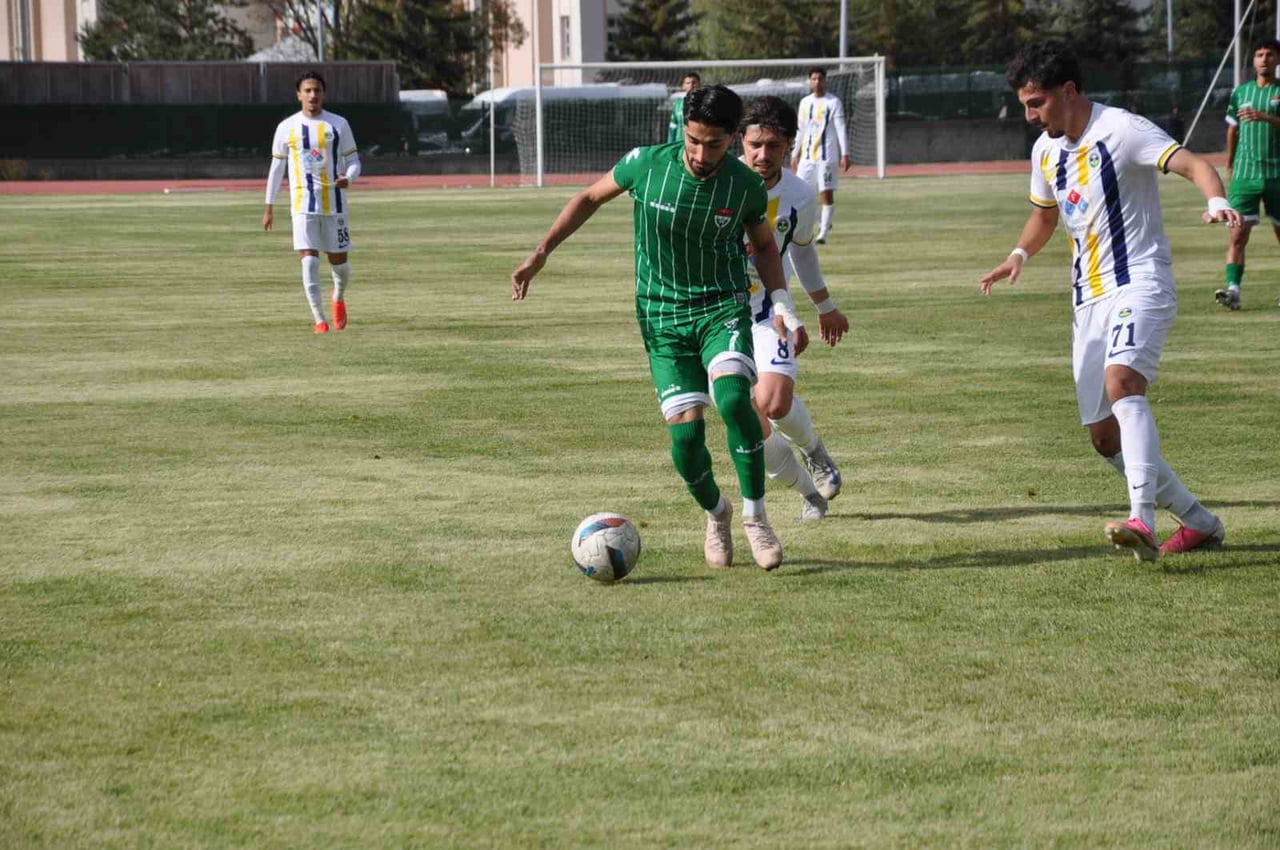 KARS 36 SPOR, FATSA BELEDİYESPOR’U TEK GOLLE GEÇEREK TUR ATLADI(KARS-İHA)