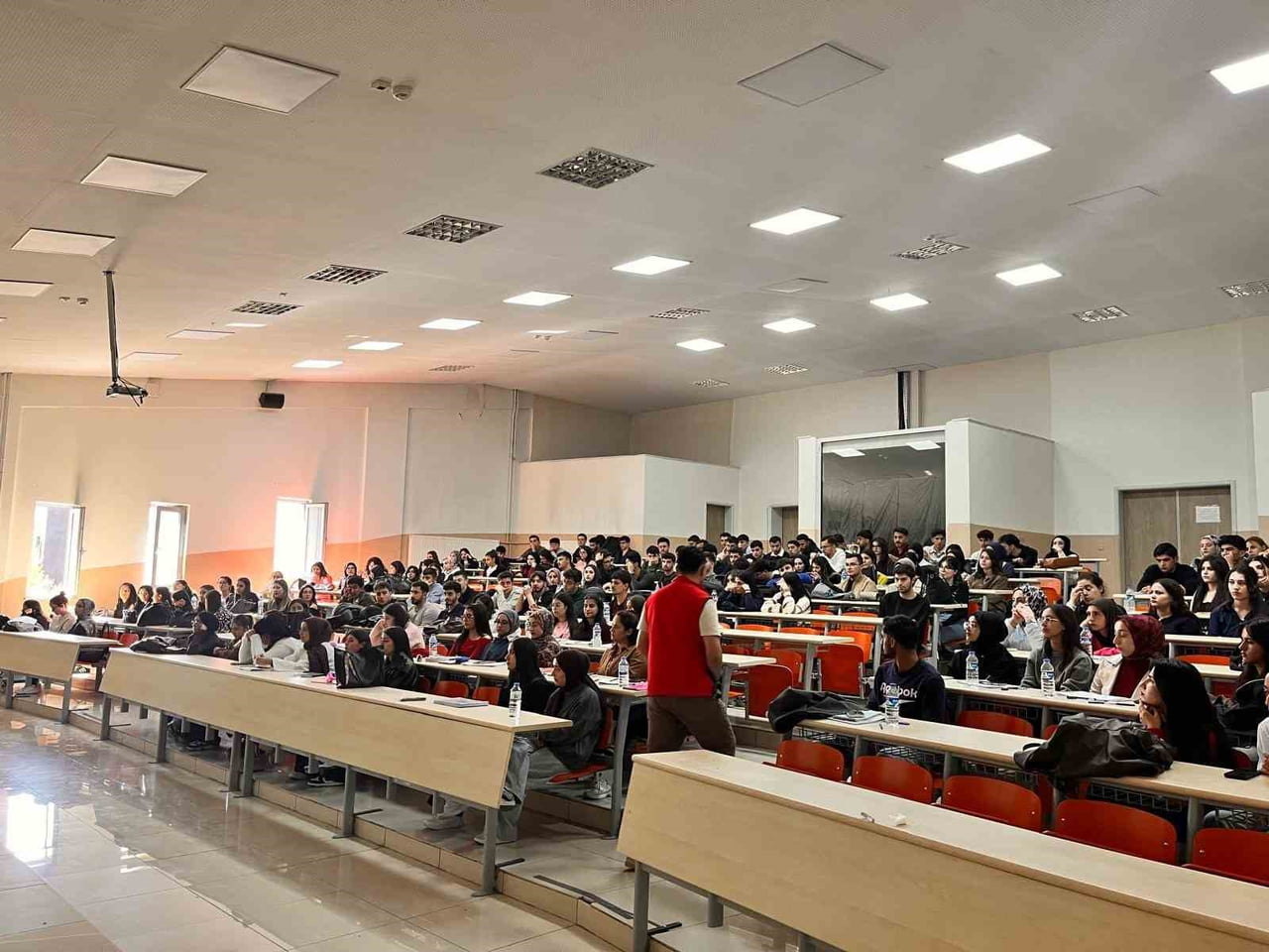 KARS’TA BİN 985 ÜNİVERSİTE ÖĞRENCİSİNE “EL ELE GÜVENLİ GELECEĞE”...