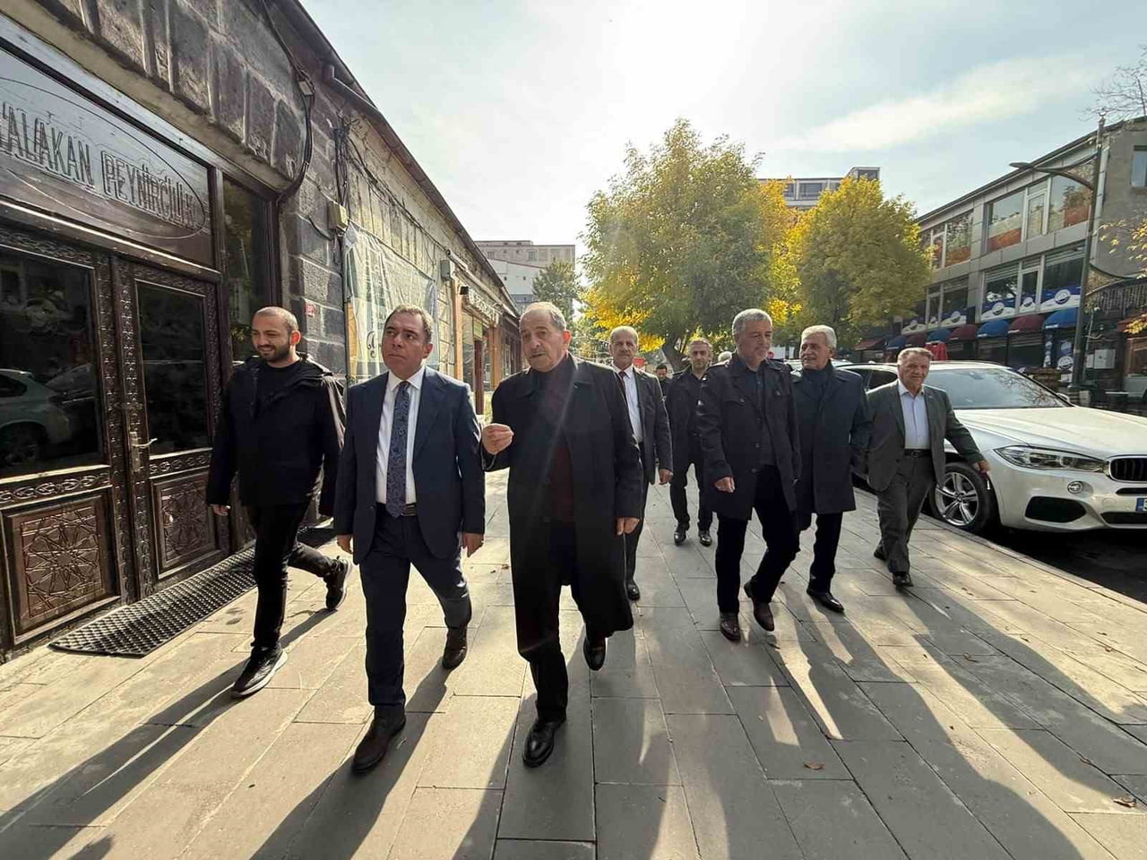 KARS’TA KALDIRIM İŞGALLERİNE KARŞI ESNAFA BİLGİLENDİRME YAPILDI(KARS-İHA)