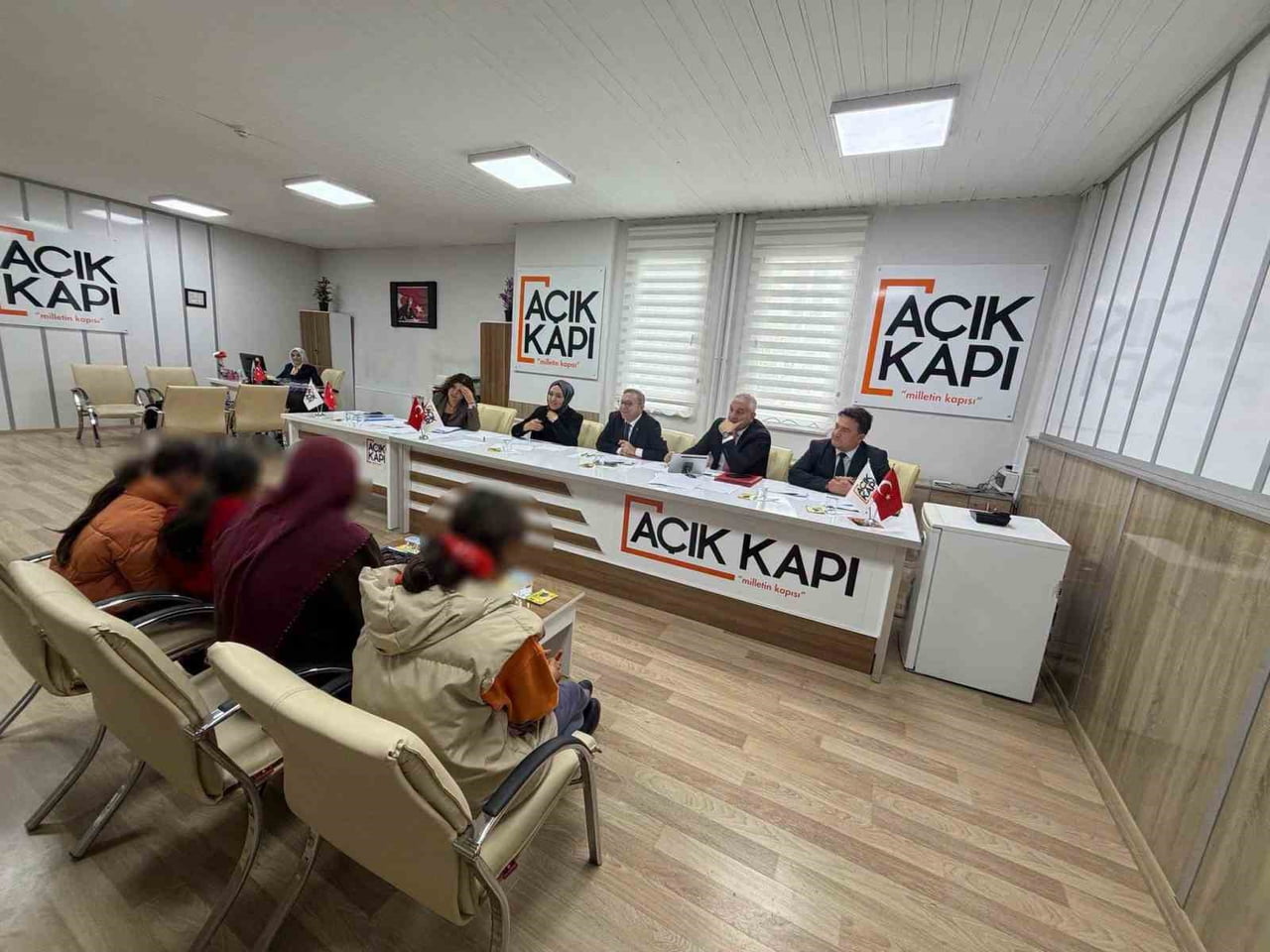 KARS VALİSİ ZİYA POLAT VATANDAŞLARIN TALEPLERİNİ DİNLEDİ(KARS-İHA)
