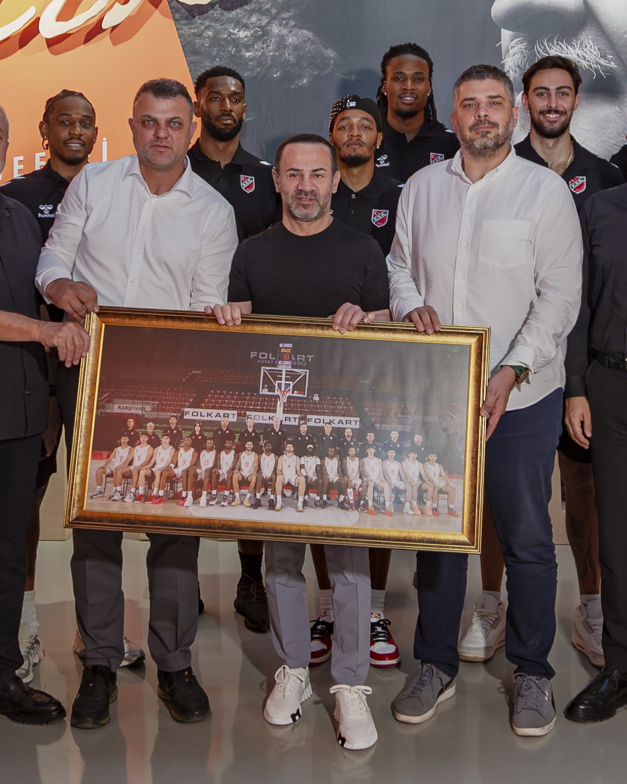 KARŞIYAKA SPOR KULÜBÜ BAŞKANI YİĞİT TUSDER (EN SAĞDA) VE MESUT SANCAK (ORTADA)