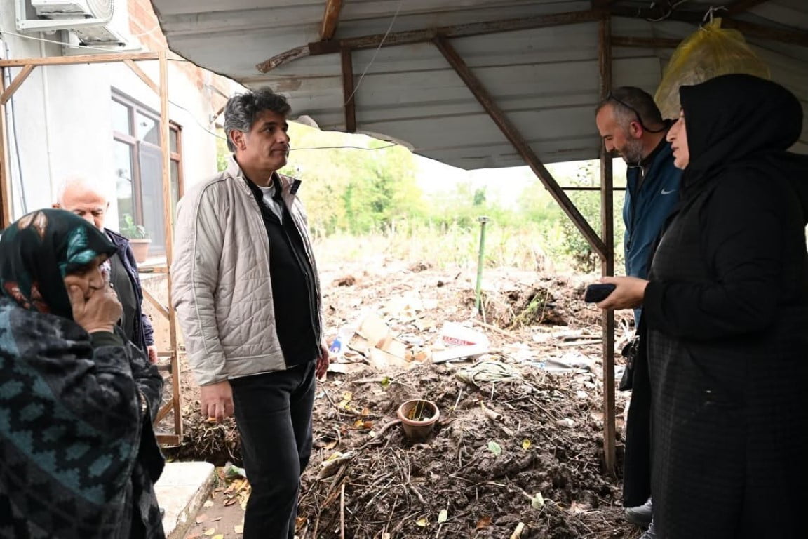 KARTEPE BELEDİYE BAŞKANI MUSTAFA KOCAMAN, İLÇEDE ETKİLİ OLAN ŞİDDETLİ YAĞIŞLARIN ARDINDAN EVLERİ...
