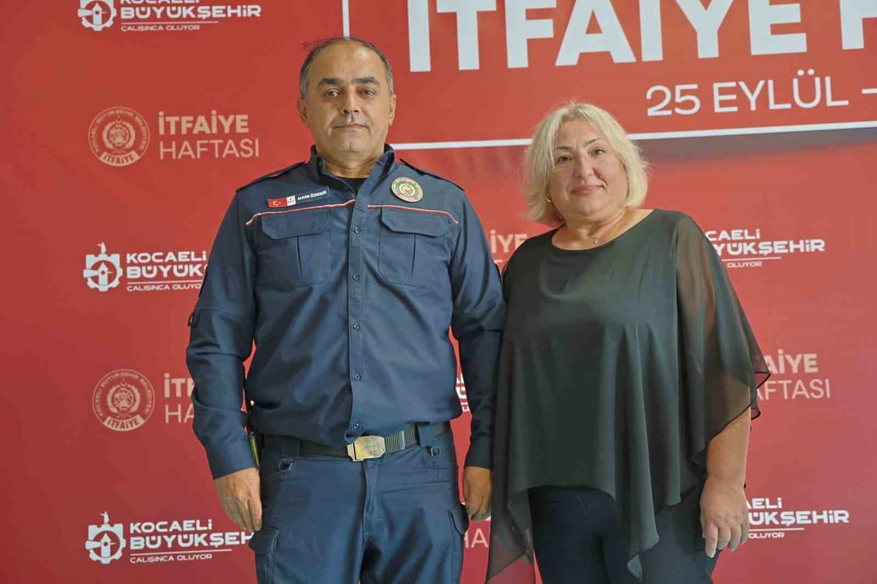 KARTEPE’DE EVİNDE ÇIKAN YANGINDA ANNESİ VE TEYZESİNİN İTFAİYE EKİPLERİ TARAFINDAN KURTARILDIĞI...