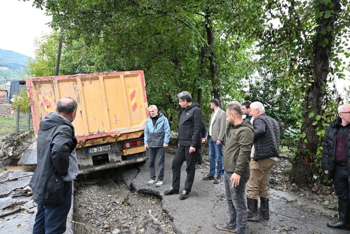 KARTEPE’DE ŞİDDETLİ YAĞIŞLARIN ARDINDAN OLUŞAN HASARLARIN GİDERİLMESİ İÇİN EKİPLER, KOORDİNELİ...