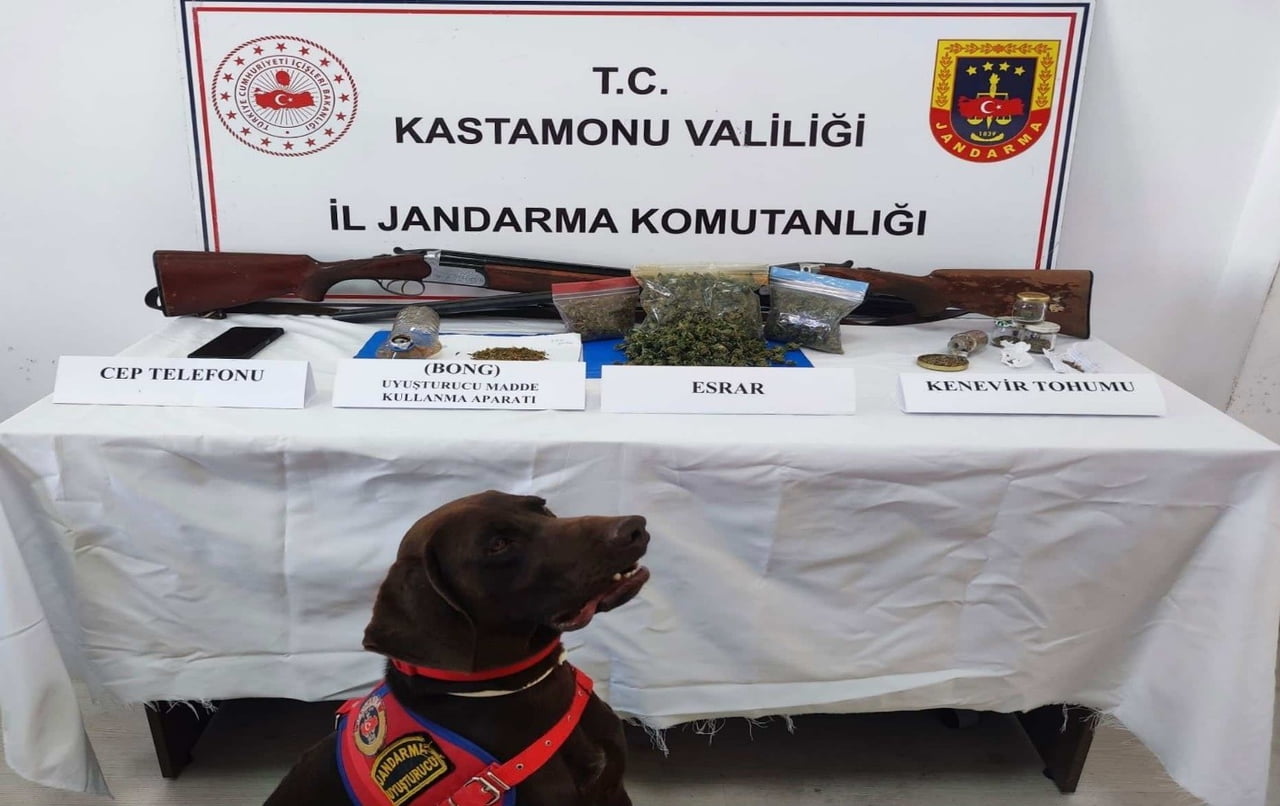 KASTAMONU'DA JANDARMA EKİPLERİNCE GERÇEKLEŞTİRİLEN UYUŞTURUCU OPERASYONLARINDA GÖZALTINA ALINAN 6...