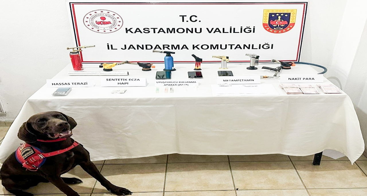 KASTAMONU'DA JANDARMA EKİPLERİNCE GERÇEKLEŞTİRİLEN UYUŞTURUCU OPERASYONUNDA GÖZALTINA ALINAN 5...