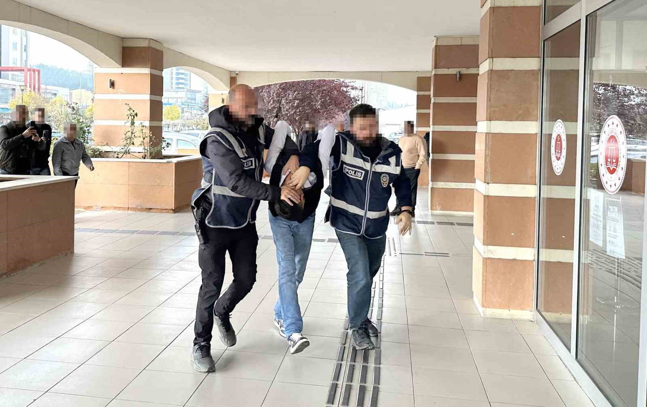KASTAMONU'DA TÜFEKLE RASTGELE ATEŞ AÇARAK 5 KİŞİYİ YARALAYAN ŞÜPHELİ, TUTUKLANDI.