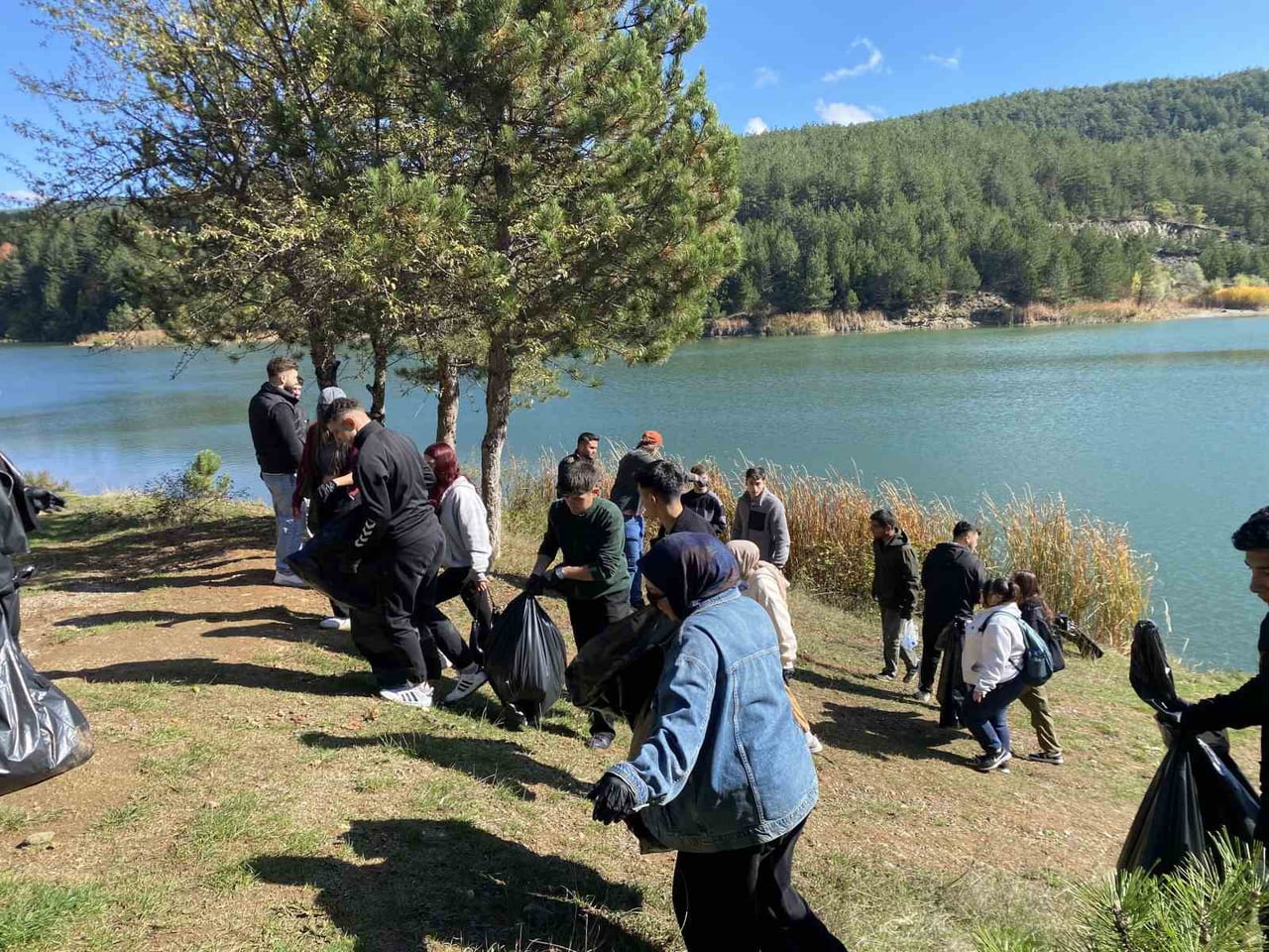 KASTAMONU’DA MAHALLİ SULAK ALAN OLARAK TESCİL EDİLEN TUZAKLI GÖLETİ’Nİ ZİYARET EDEN ÜNİVERSİTE...