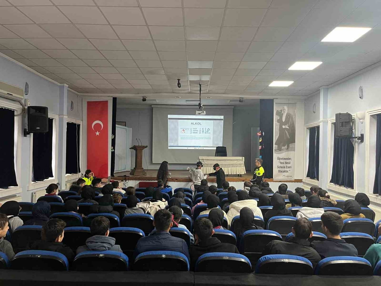 KASTAMONU’NUN CİDE İLÇESİNDE LİSE ÖĞRENCİLERİNE YÖNELİK "TRAFİKTE SAYGI" SEMİNERİ...