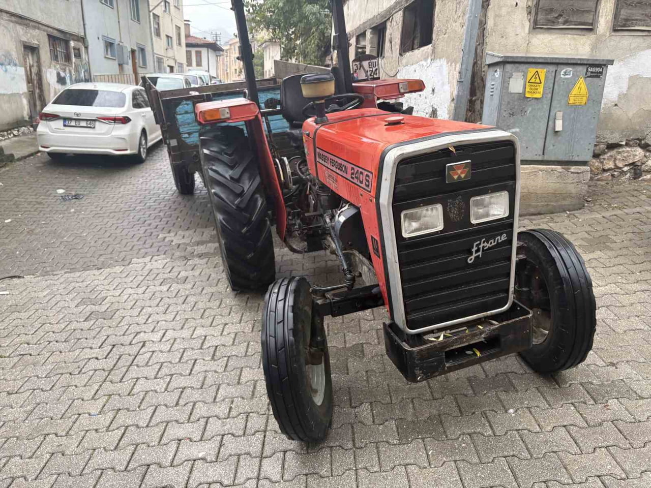 KASTAMONU’NUN TOSYA İLÇESİNDE OTOMOBİL İLE TRAKTÖRÜN ÇARPIŞMASI NETİCESİNDE MEYDANA GELEN KAZADA 1...