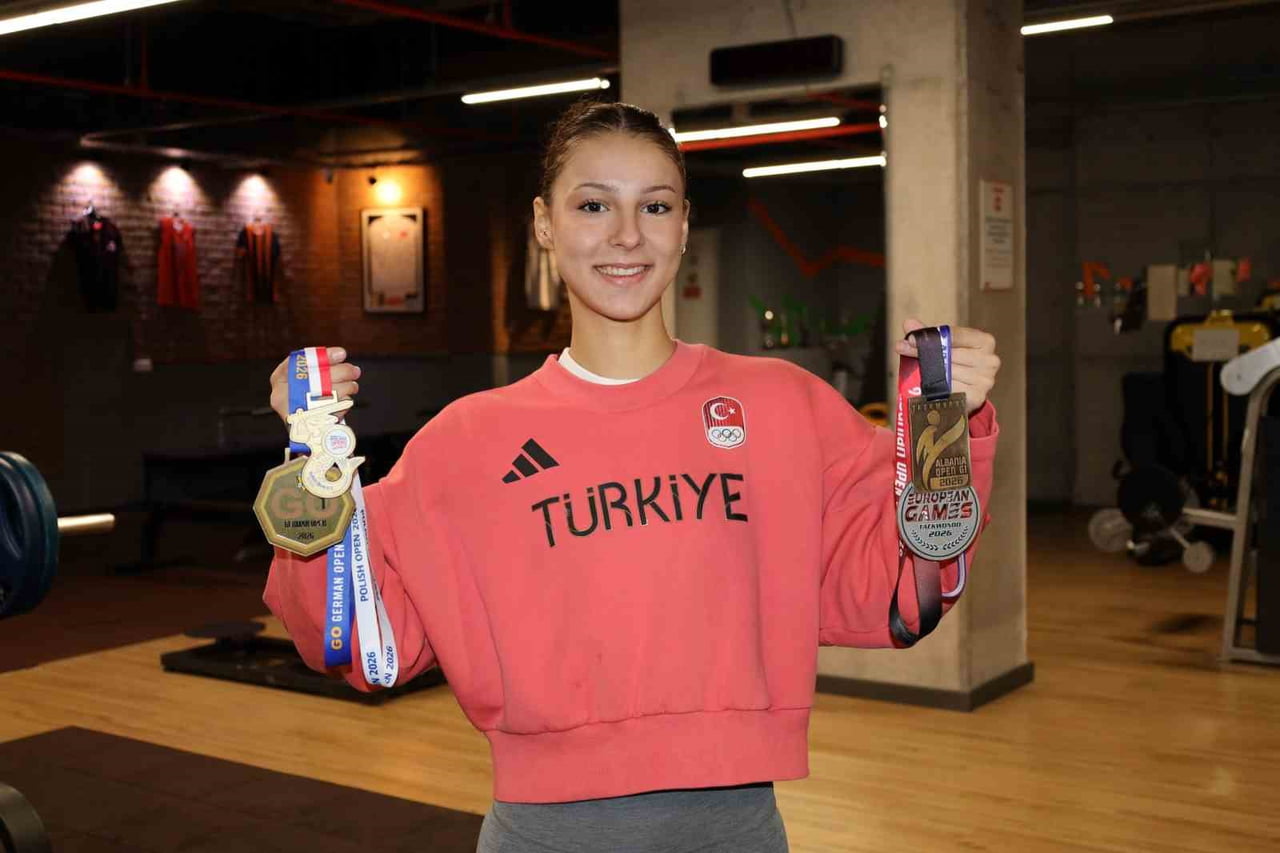 KATILDIĞI SON ÜÇ ŞAMPİYONADA DA RAKİPLERİNİ GERİDE BIRAKARAK ALTIN MADALYA KAZANAN HATİCE PINAR...