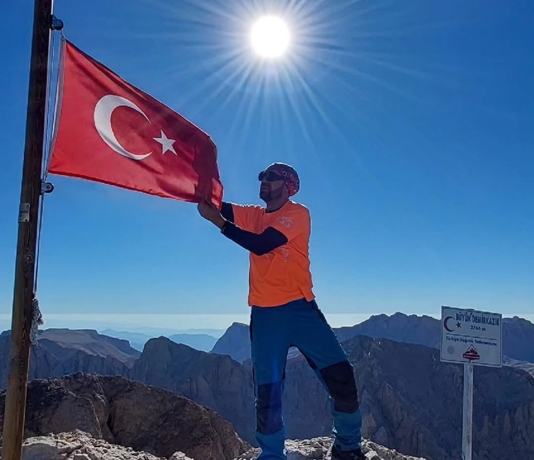 KAYSERİ'DE ERCİYES DAĞI'NA ZİRVE TIRMANIŞI SIRASINDA KAYALIKLARDAN UÇURUMA DÜŞEN DAĞCI HAYATINI...