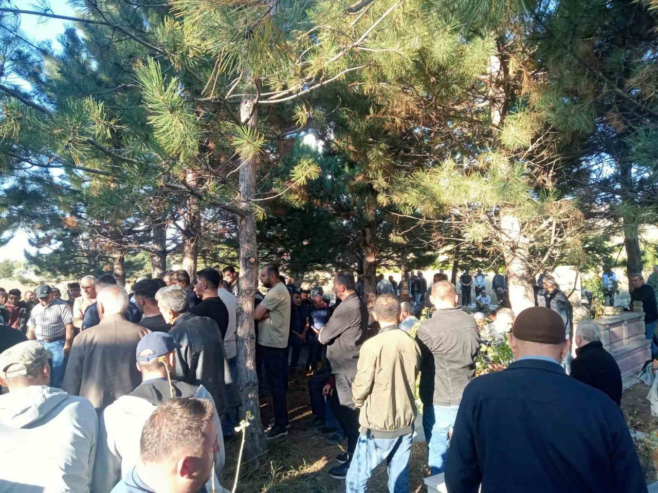 KAYSERİ'NİN DEVELİ İLÇESİNDE İŞ MAKİNESİ İLE SEVİSİN ÇARPIŞMASI SONUCUNU MEYDANA GELEN KAZADA...