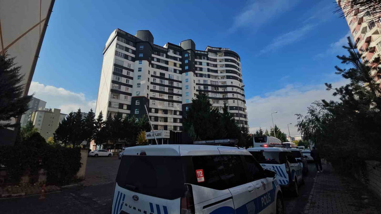 KAYSERİ'NİN MELİKGAZİ İLÇESİNDE KAVGA EDEN VE BİRBİRLERİNİ BIÇAKLA YARALAYAN ÇİFT TEDAVİ ALTINA...