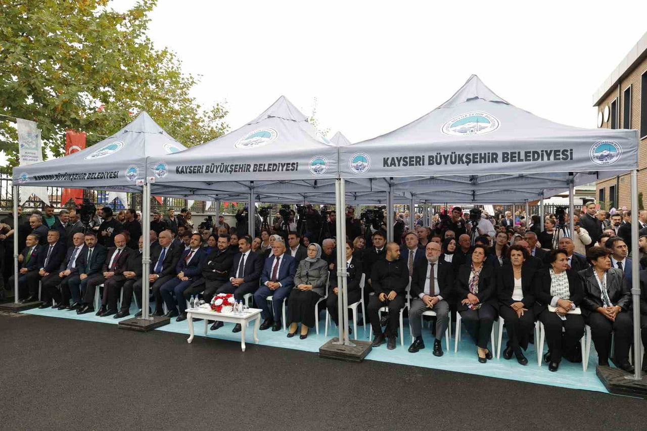 KAYSERİ BÜYÜKŞEHİR BELEDİYE BAŞKANI DR. MEMDUH BÜYÜKKILIÇ'IN MERHUM AĞABEYİ TARAFINDAN YAPTIRILAN...