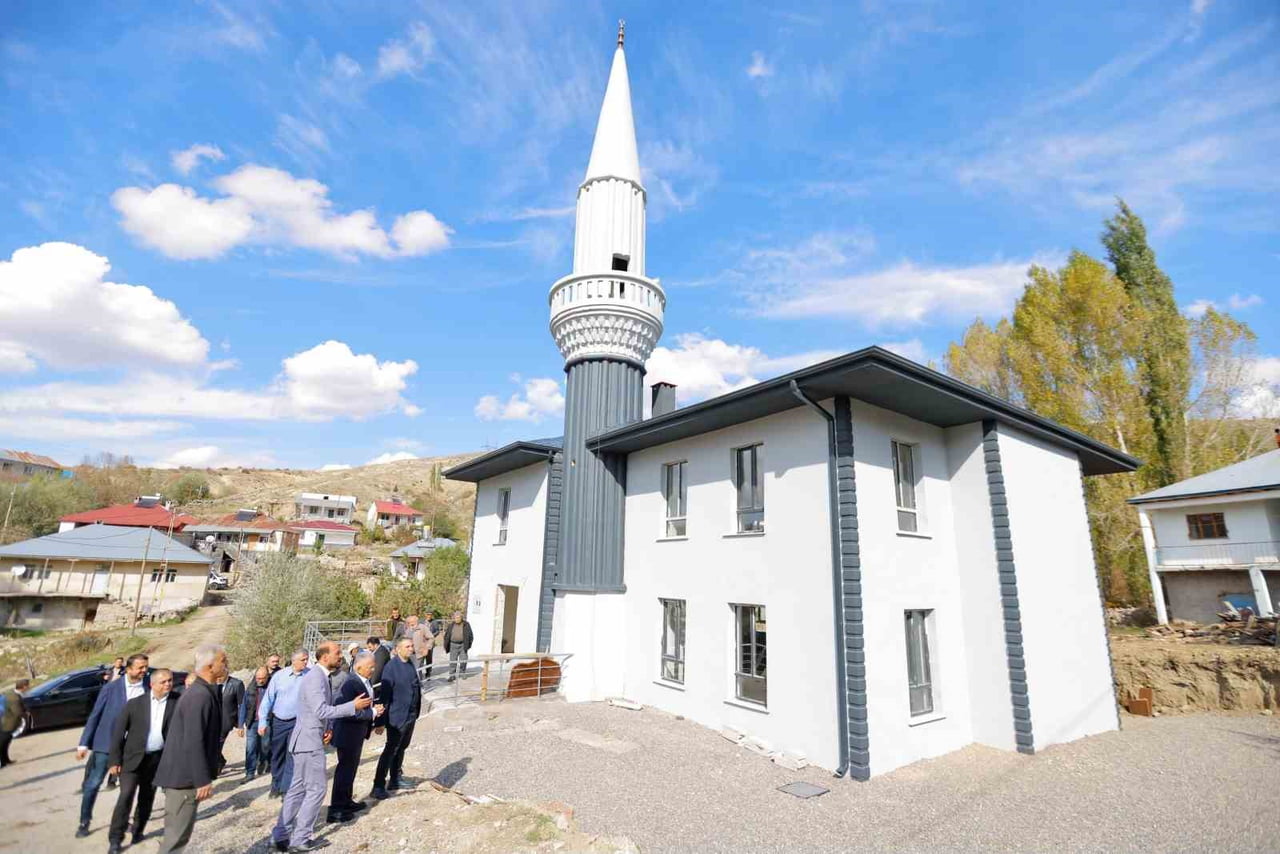 KAYSERİ BÜYÜKŞEHİR BELEDİYE BAŞKANI DR. MEMDUH BÜYÜKKILIÇ, 6 ŞUBAT DEPREMLERİNDE AĞIR HASAR...