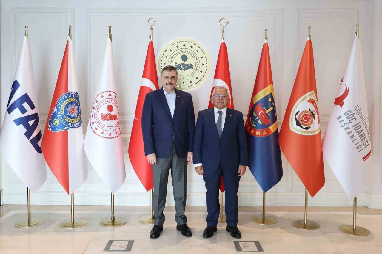 KAYSERİ BÜYÜKŞEHİR BELEDİYE BAŞKANI DR. MEMDUH BÜYÜKKILIÇ; ANKARA TEMASLARI ÇERÇEVESİNDE İÇİŞLERİ...