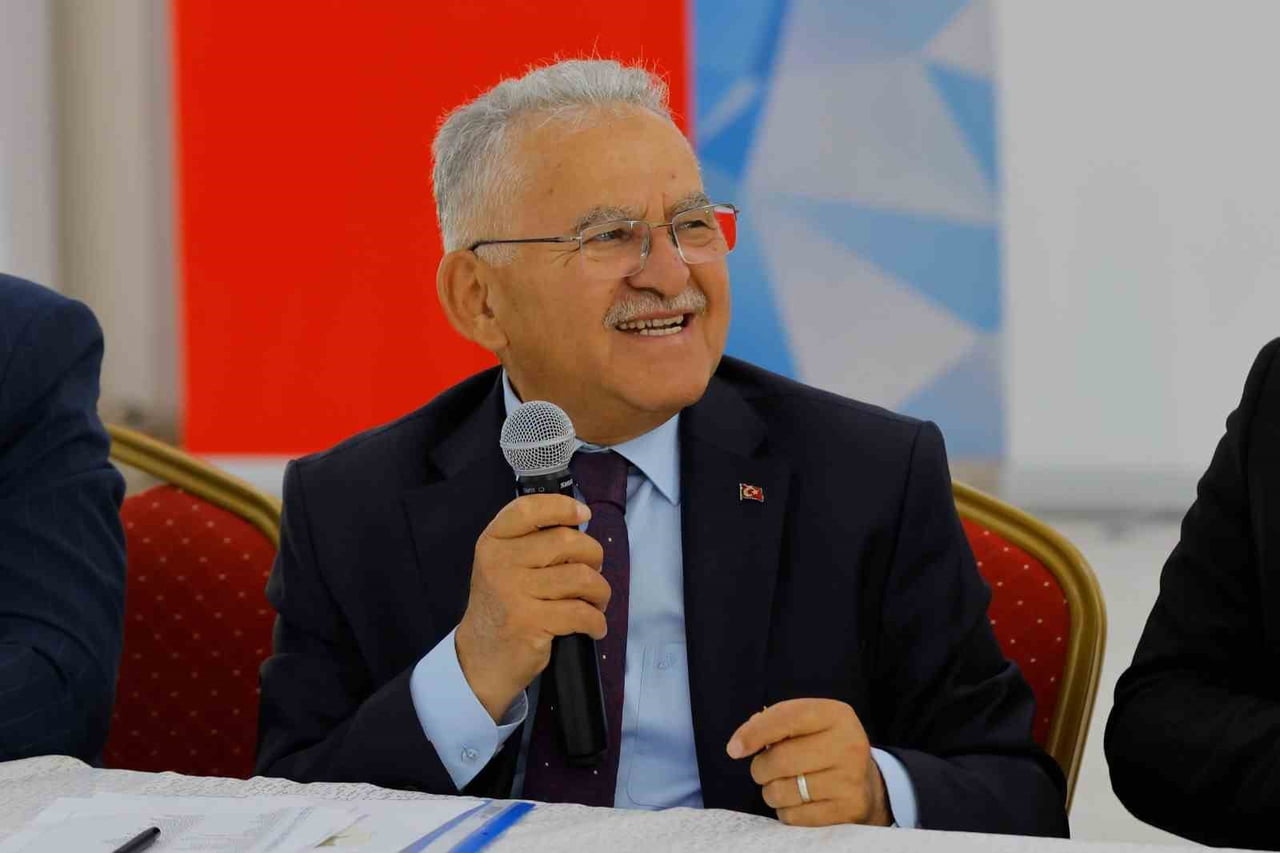 KAYSERİ BÜYÜKŞEHİR BELEDİYE BAŞKANI DR. MEMDUH BÜYÜKKILIÇ, DEVELİ İLÇESİNDE GERÇEKLEŞTİRDİĞİ...