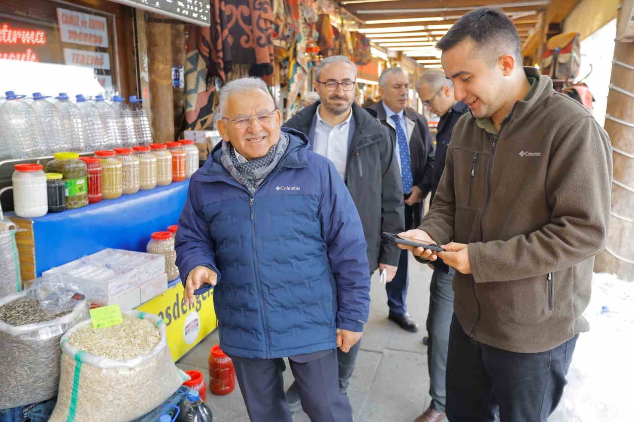 KAYSERİ BÜYÜKŞEHİR BELEDİYE BAŞKANI DR. MEMDUH BÜYÜKKILIÇ; ERCİYES KAYAK MERKEZİ’NDE ESNAF...
