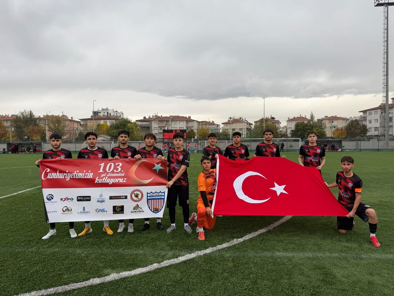 KAYSERİ’DE 1966 TURANSPOR KULÜBÜ, CUMHURİYETİNİN 103’ÜNCÜ YIL DÖNÜMÜ DOLAYISIYLA OYNANAN...
