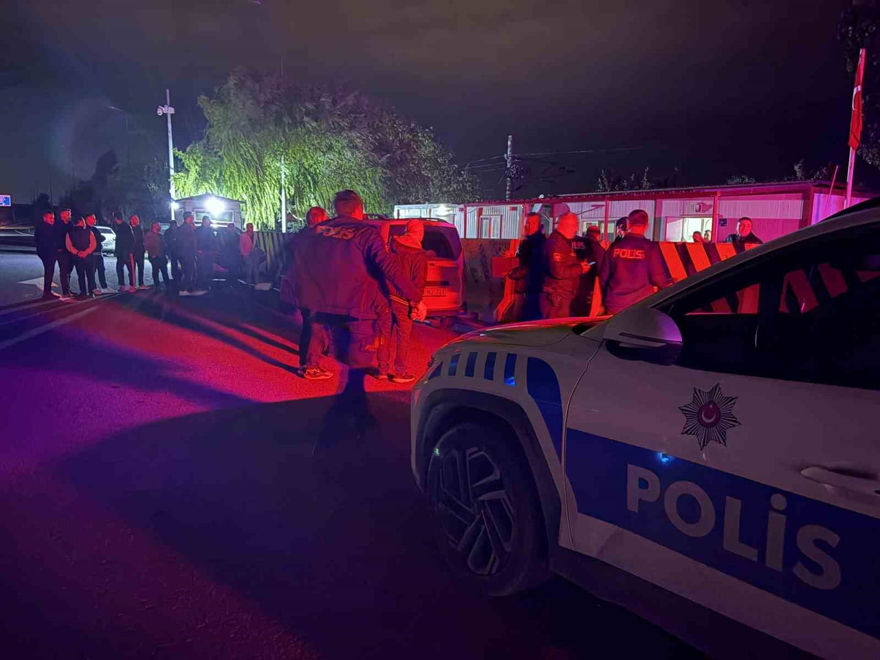 KAYSERİ’NİN MELİKGAZİ İLÇESİNDE ASKER GECESİNDE OTOMATİK AV TÜFEĞİYLE HAVAYA ATEŞ AÇAN ŞAHIS...