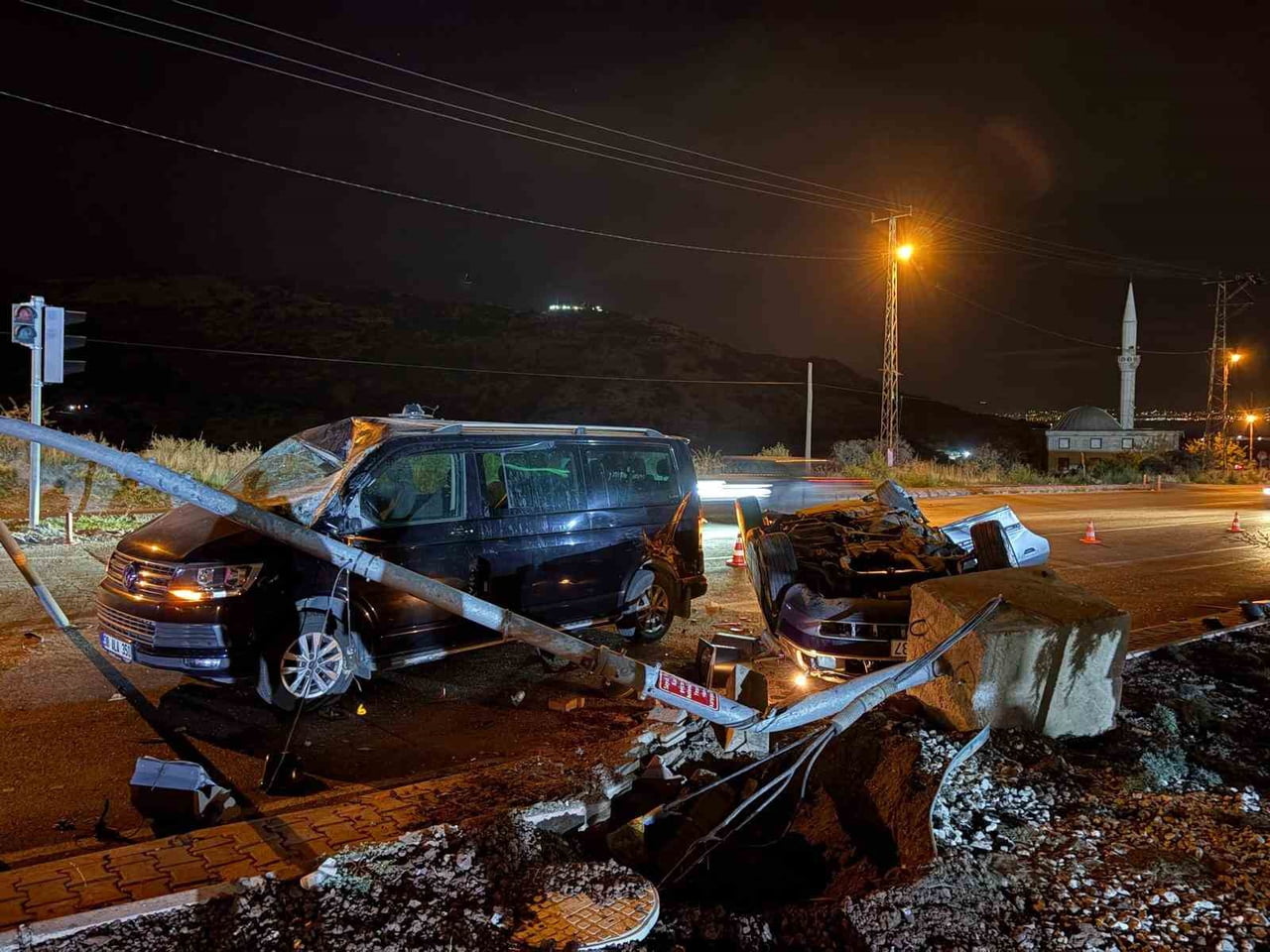 KAYSERİ’NİN MELİKGAZİ İLÇESİNDE KONTROLDEN ÇIKAN OTOMOBİL TAKLA ATARAK, KARŞI YOLA GEÇTİ....