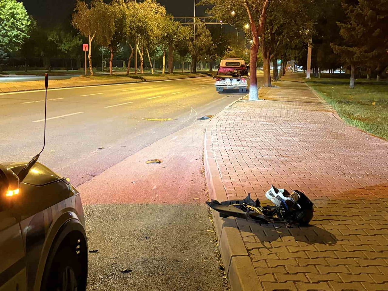 KAYSERİ’NİN MELİKGAZİ İLÇESİNDE ÖNCE OTOMOBİLE ARDINDAN DA TRAFİK LEVHASINA ÇARPAN MOTOSİKLET...