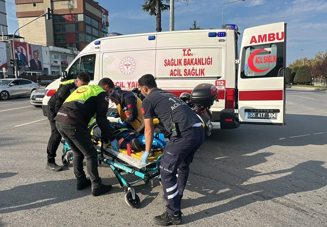 KAZADA BACAĞI KIRILAN KADIN, HASTANEYE KALDIRILDI.