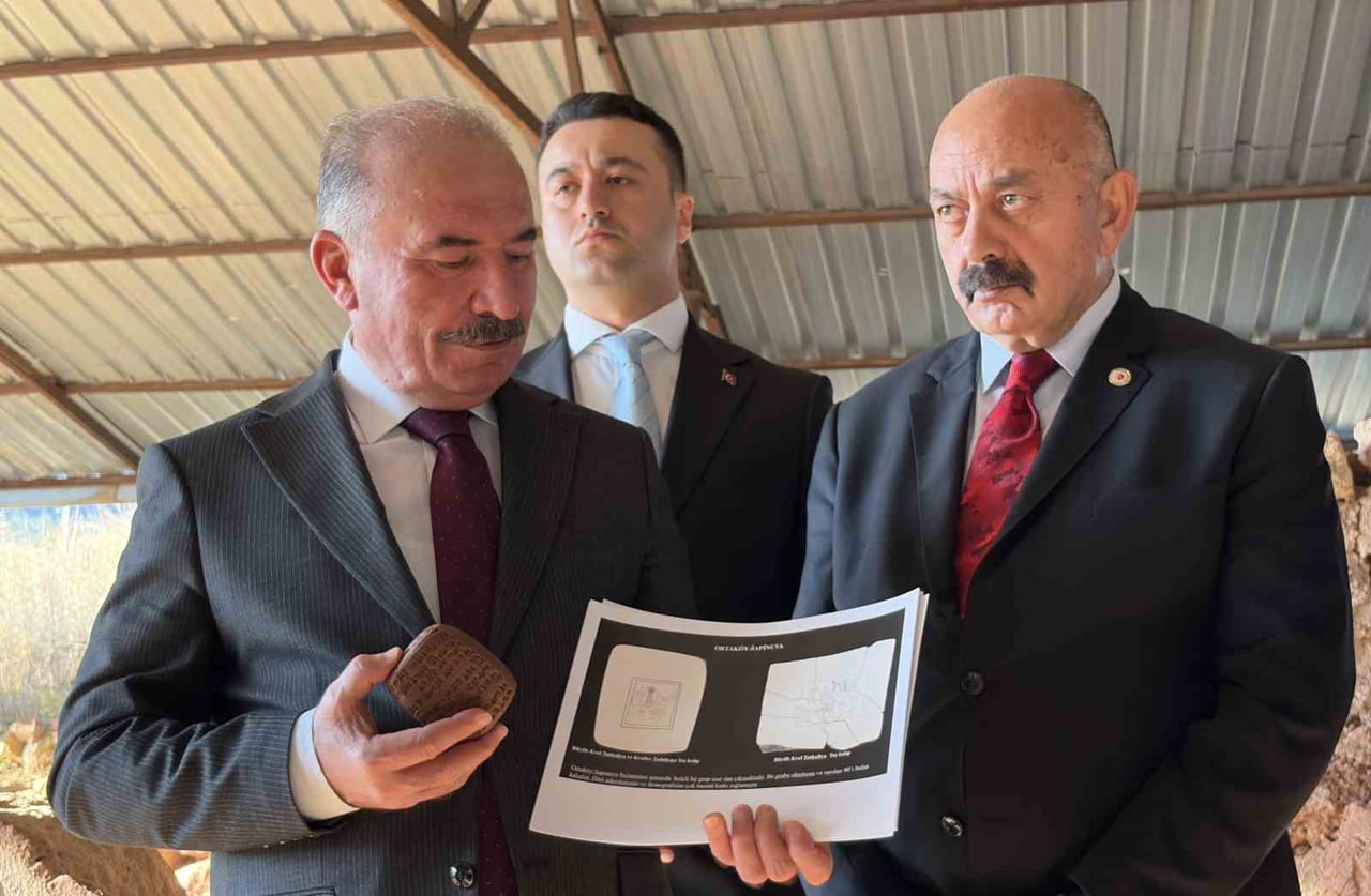 KAZI ALANI İNCELEMELERİNDE VALİ ALİ ÇALGAN UZMAN ARKEOLOGLARDAN BİLGİ ALDI