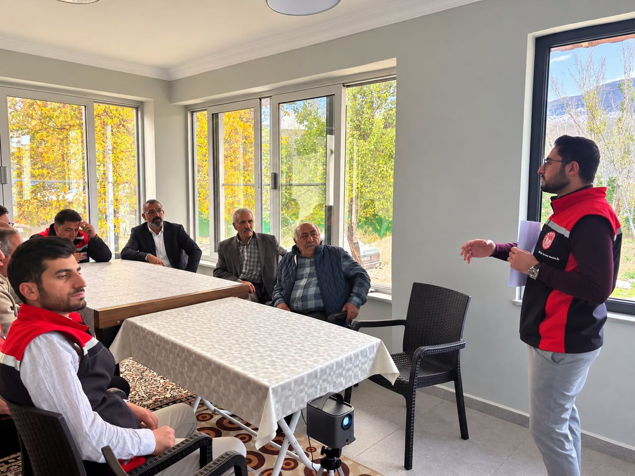 KEMAH'TA ÜRETİCİLERE TARIMSAL DESTEKLEME VE HAYVAN HASTALIKLARIYLA MÜCADELE BİLGİLENDİRMESİ...