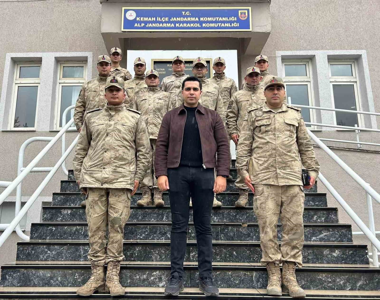 KEMAH KAYMAKAMI TUTAY’DAN ALP JANDARMA KARAKOLU’NA ZİYARET