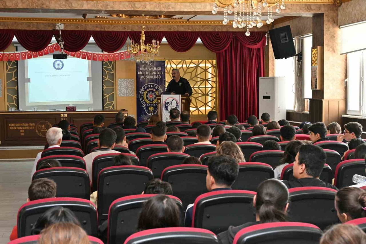 KİLİS’TE ÖĞRENCİLERE OKUL GÜVENLİĞİ VE AKRAN ZORBALIĞI EĞİTİMİ  GERÇEKLEŞTİ
