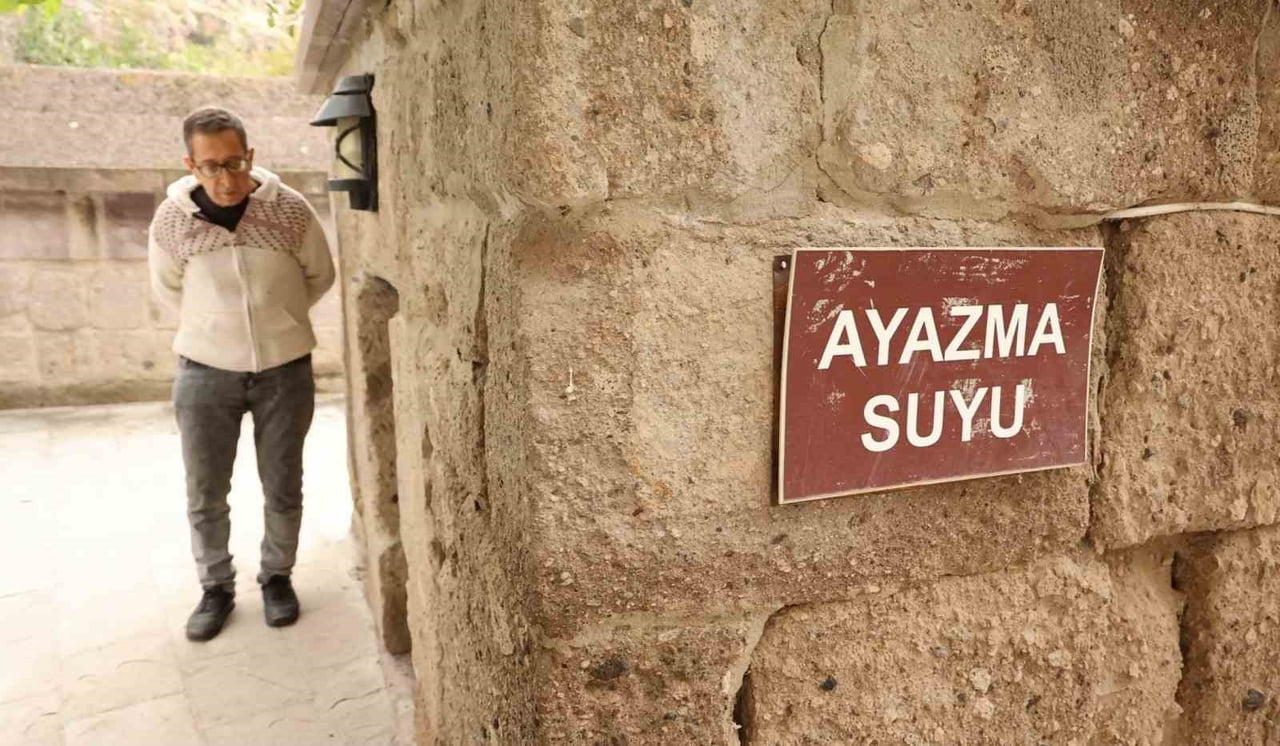 KİLİSE CAMİİ'NİN YANINDA BULUNAN 35 BASAMAKLI MERDİVENLE İNİLEN "AYAZMA SUYU" AKMAYA DEVAM...