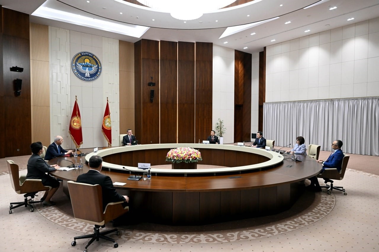 KIRGIZİSTAN CUMHURBAŞKANI CAPAROV, TÜRK DEVLETLERİ PARLAMENTO BAŞKANLARINI KABUL ETTİ