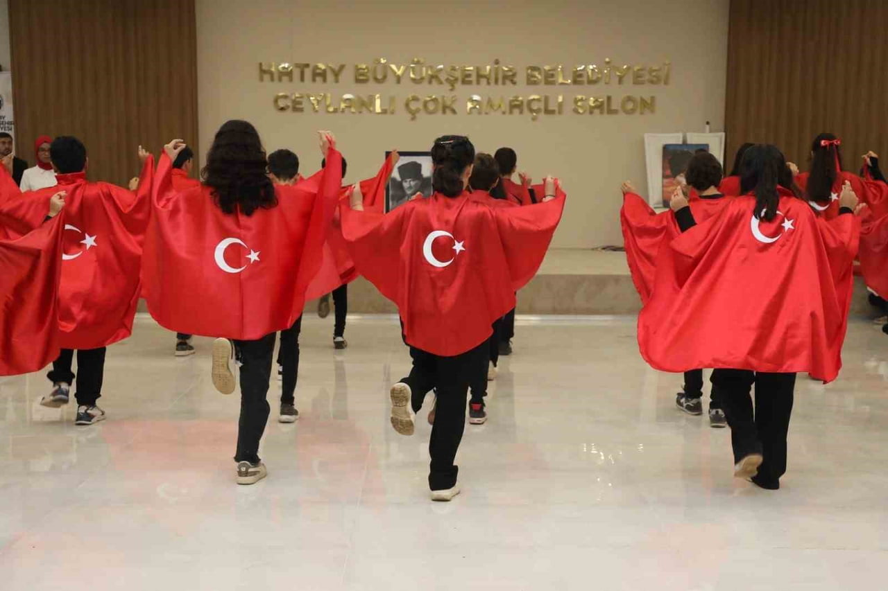 KIRIKHAN’DA HİZMETE AÇILAN ÇOK AMAÇLI SALONDA 29 EKİM CUMHURİYET BAYRAMI KUTLANDI.