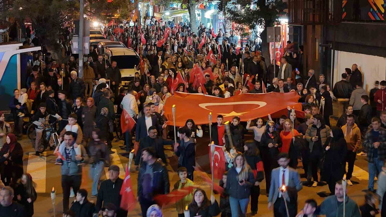 KIRIKKALE'DE CUMHURİYET'İN 103. YILI FENER ALAYI VE KONSERLE KUTLANDI