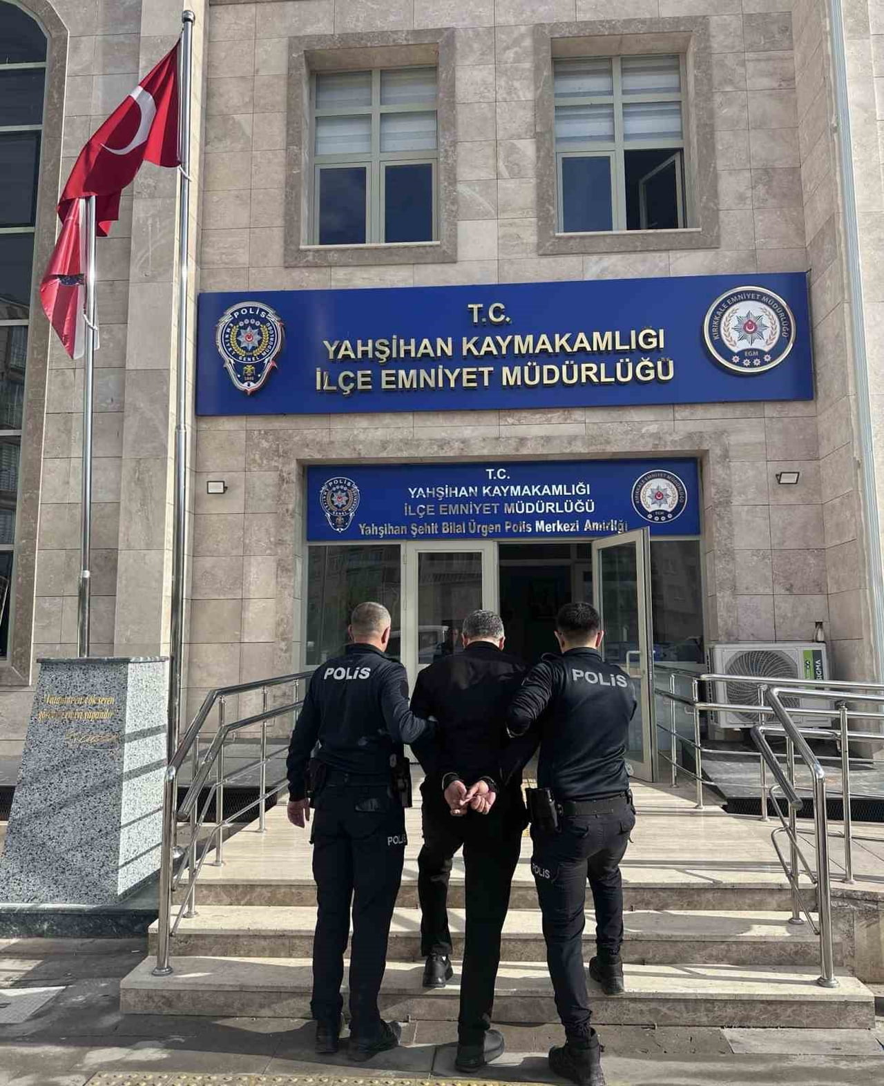 KIRIKKALE'DE POLİS EKİPLERİNCE DÜZENLENEN OPERASYONLARDA, HAKLARINDA 1 YIL 8 AY İLE 21 YIL...
