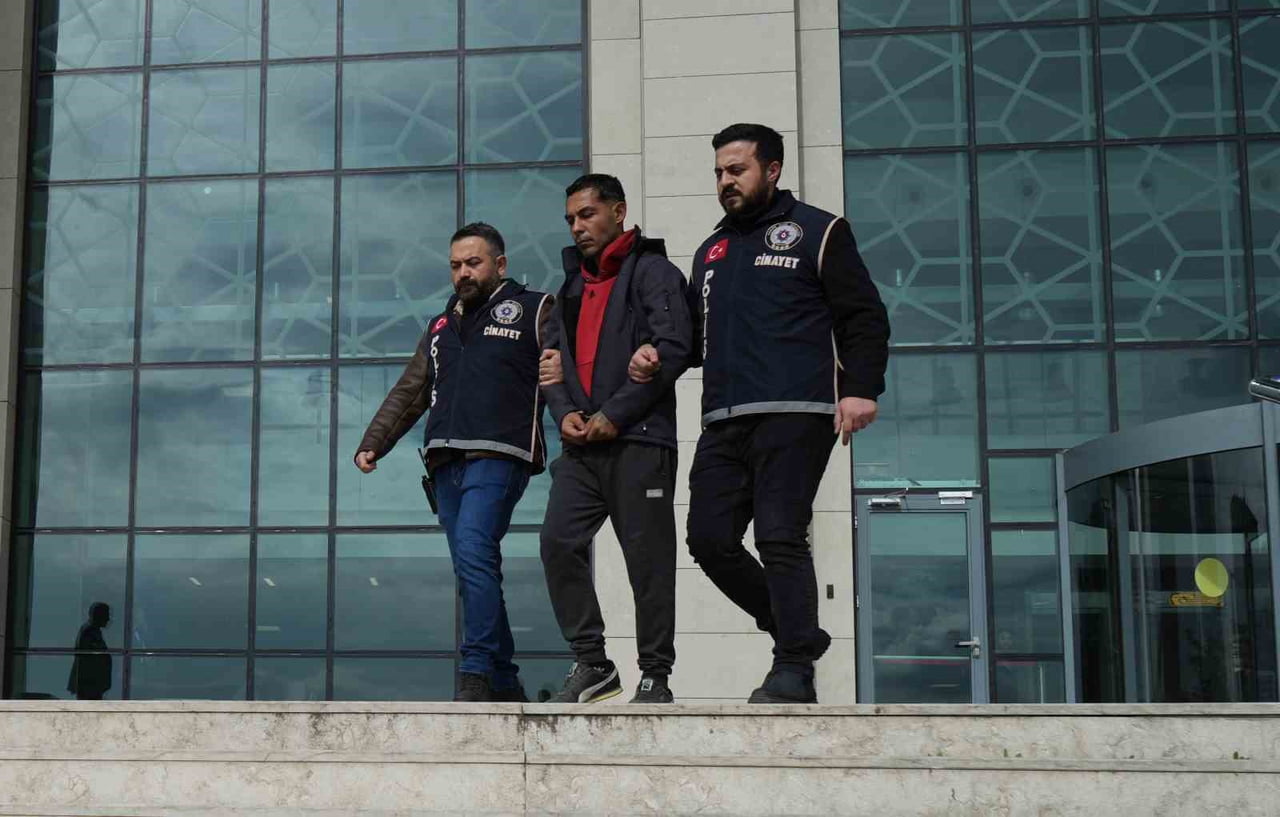KIRIKKALE'DE YEMEK MASASINDA OTURDUKLARI SIRADA ÇIKTIĞI İDDİA EDİLEN TARTIŞMA SIRASINDA BABASINI...