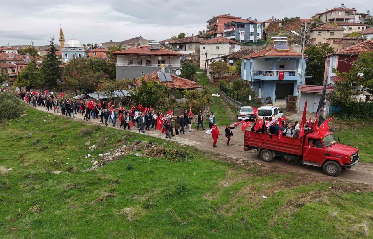 KIRIKKALE'NİN SULAKYURT İLÇESİNE BAĞLI SARIKIZLI KÖYÜNDE, CUMHURİYET'İN 103. YIL DÖNÜMÜ RENKLİ...