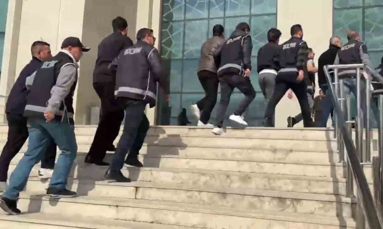 KIRIKKALE’DE OĞLUNUN, PAVYON İŞLETEN BABASI HAKKINDA YAPTIĞI İHBAR ÜZERİNE BAŞLATILAN RÜŞVET VE...